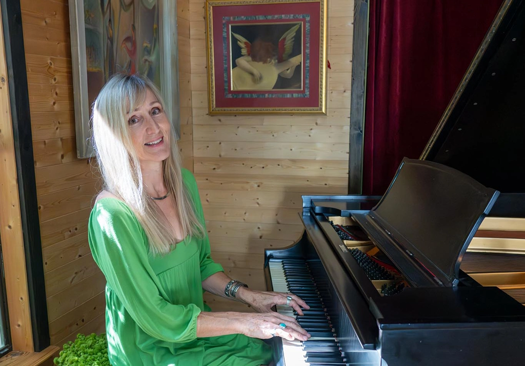 Rachel Kamps playing Rose, her 1913 Steinway Grand
